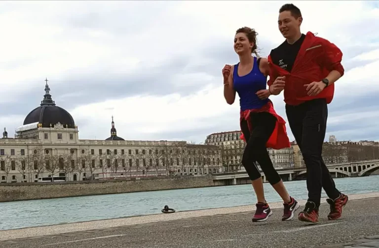 Séance de coaching sportif à Lyon 2 sur les quais proche de la place Bellecour.
